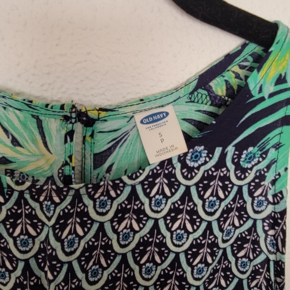 Old Navy tropical print key hole tank - Picture 5 of 5